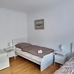Casaba -260 Qm-2 Floors- 7 Rooms-free Private Parking-house With Garden * Hannover