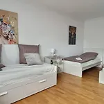 Casaba -260 Qm-2 Floors- 7 Rooms-free Private Parking-house With Garden