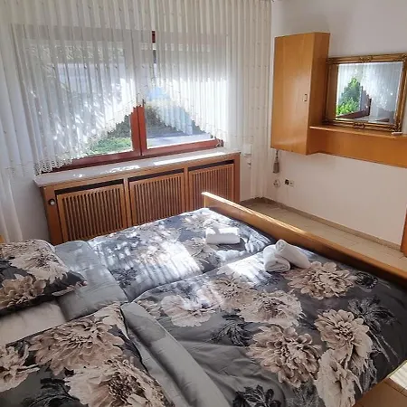 בית נופש Casaba -260 Qm-2 Floors- 7 Rooms-free Private Parking-house With Garden הנובר