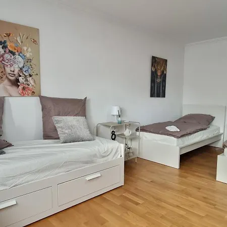 Casaba -260 Qm-2 Floors- 7 Rooms-free Private Parking-house With Garden