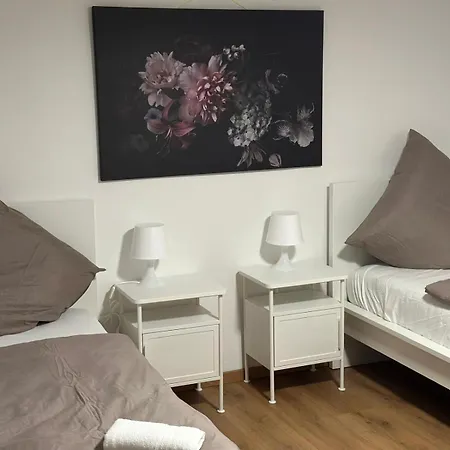 Casaba -260 Qm-2 Floors- 7 Rooms-free Private Parking-house With Garden Ferienhaus