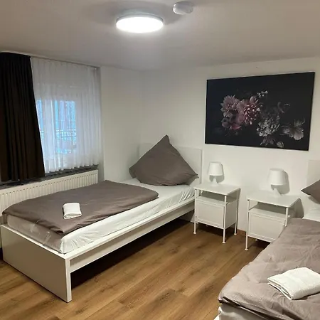 Holiday home Casaba -260 Qm-2 Floors- 7 Rooms-free Private Parking-house With Garden Hannover