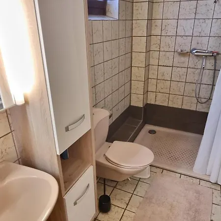 Casaba -260 Qm-2 Floors- 7 Rooms-free Private Parking-house With Garden *