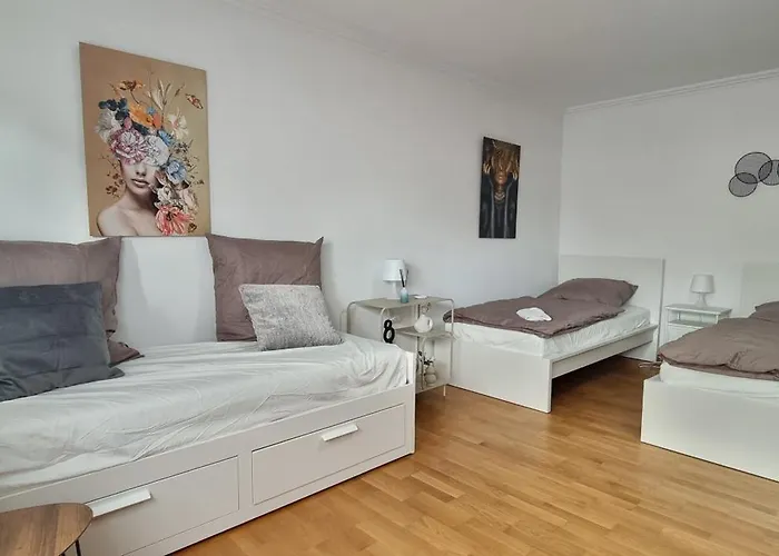 Casaba -260 Qm-2 Floors- 7 Rooms-free Private Parking-house With Garden