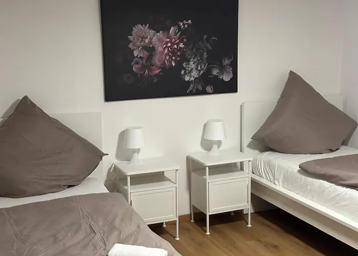 Casaba -260 Qm-2 Floors- 7 Rooms-free Private Parking-house With Garden Feriehus