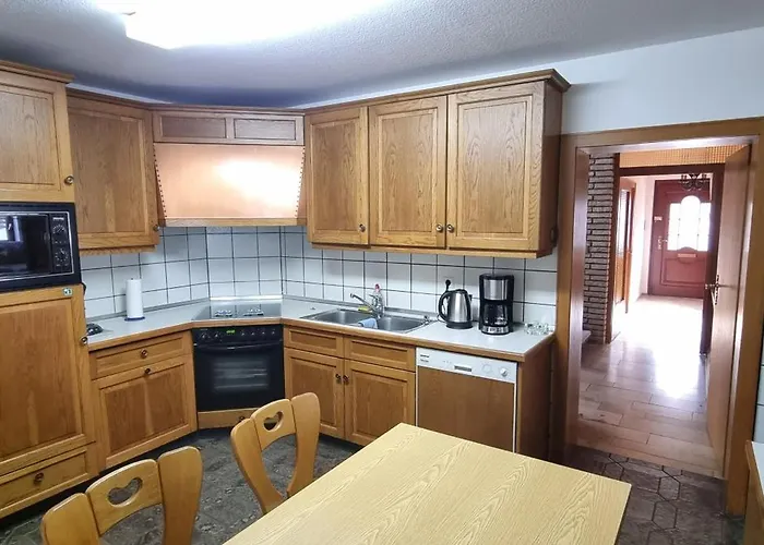 Casaba -260 Qm-2 Floors- 7 Rooms-free Private Parking-house With Garden *