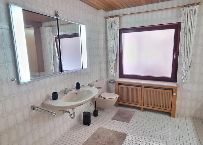 Casaba -260 Qm-2 Floors- 7 Rooms-free Private Parking-house With Garden ハノーファー